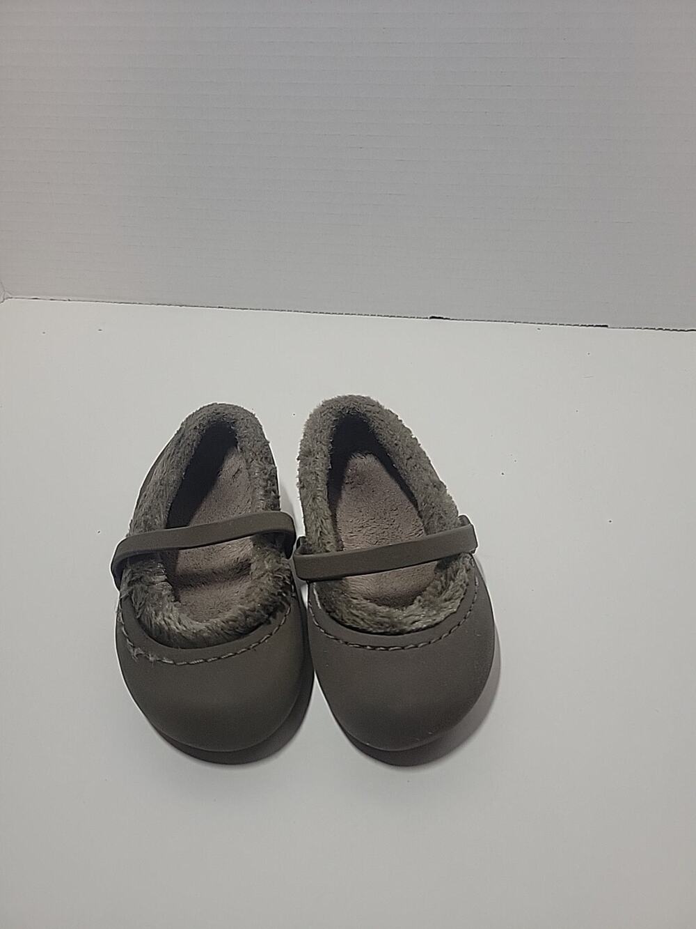 CROCS , MARY JANE, TODDLER GIRL, SZ 6/7, BROWN ,STRAPS, FUR LINED